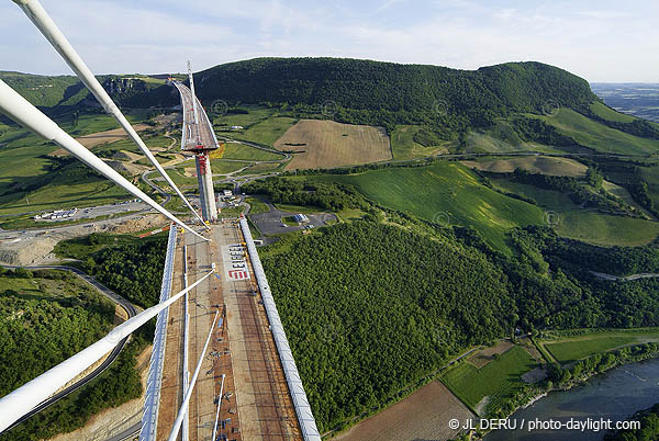 Viaduc de Millau, 2004-05